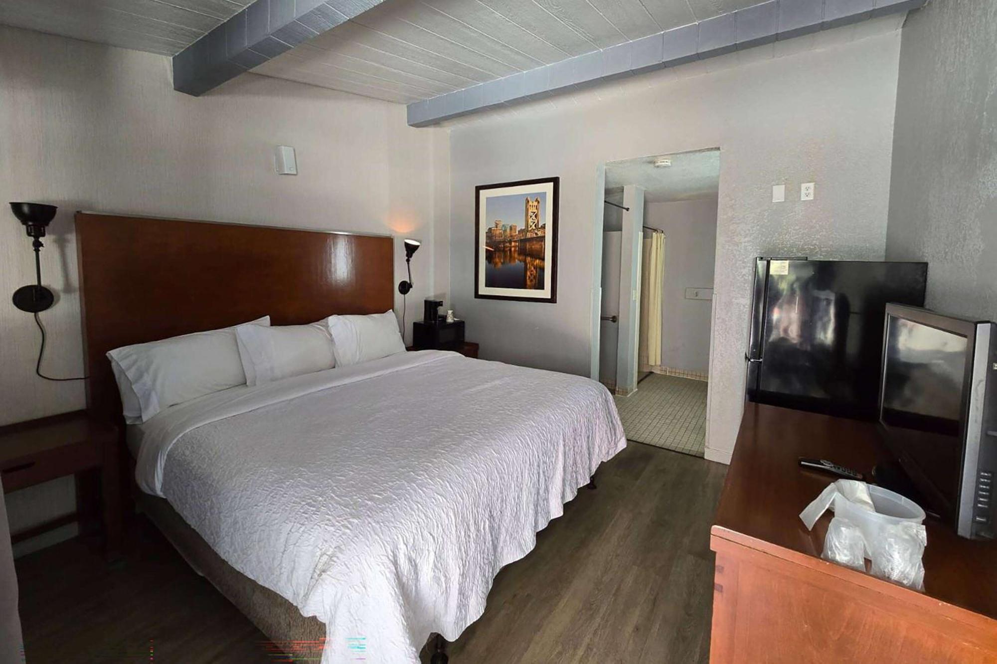 Super 8 By Wyndham San Jose Airport Hotel Exterior photo